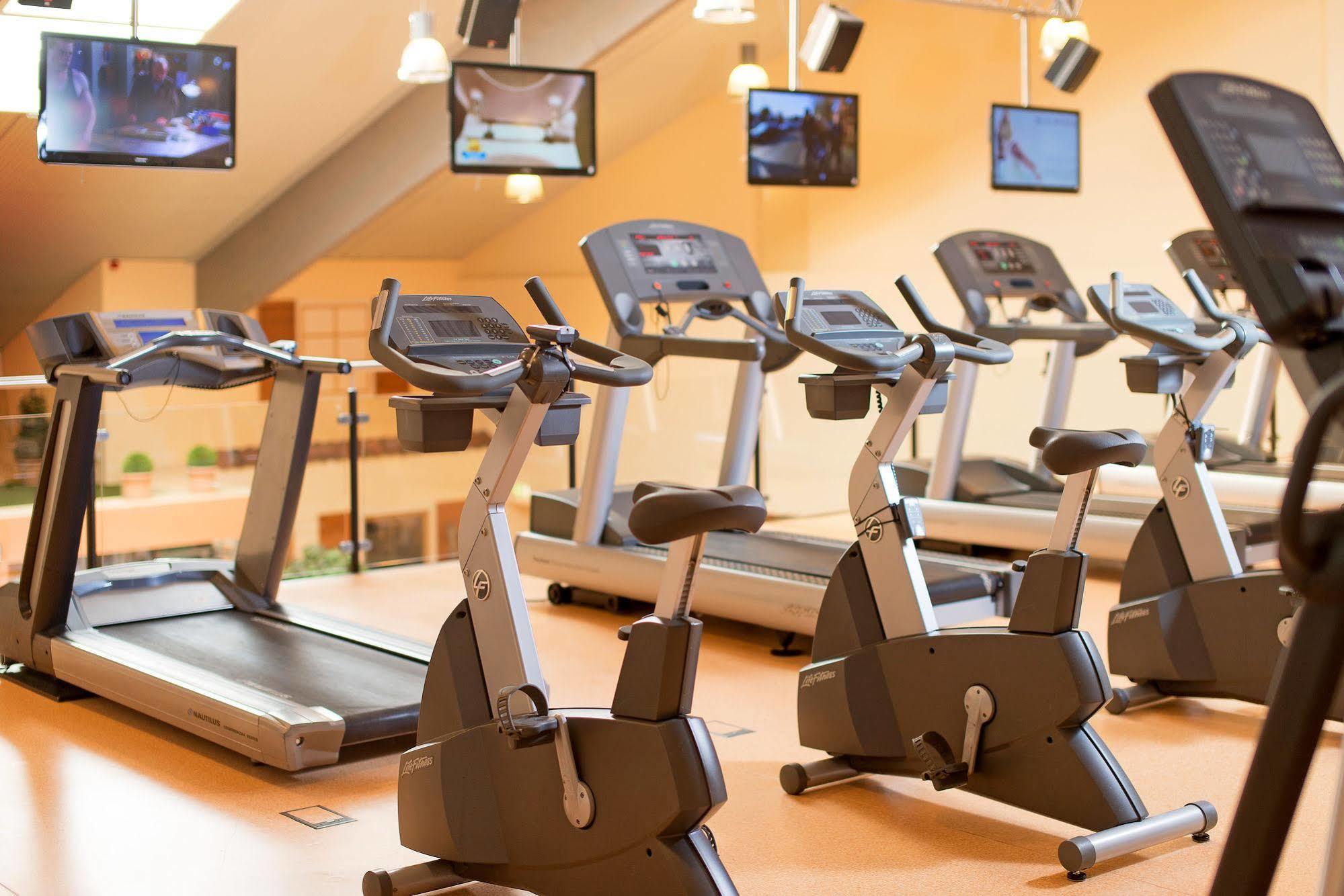 Maifeld Sport- Und Tagungshotel 베를 외부 사진